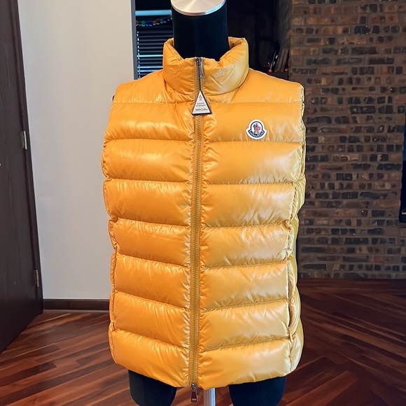 Moncler Jackets & Blazers - Moncler Ghana Short Shinny Nylon Puffer Vest, NEW